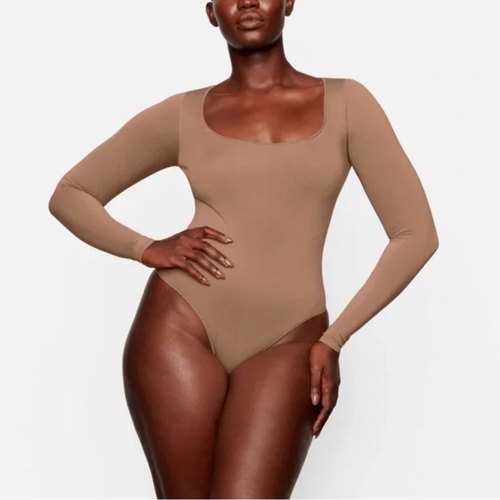 SKIMS Essentials Long Sleeve Thong Bodysuit – Size L (NWOT)